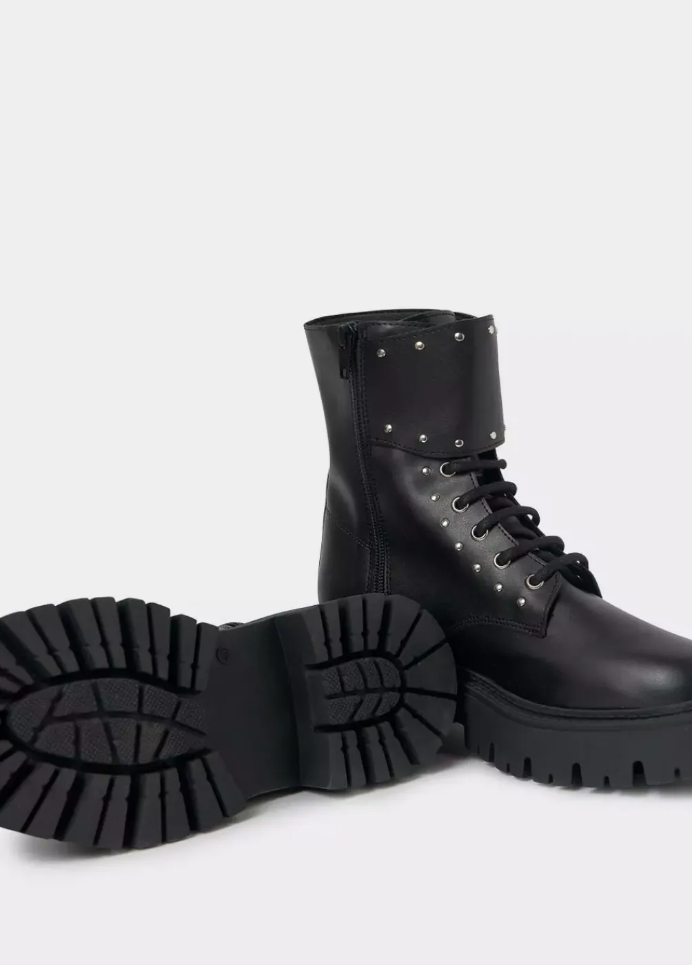 Bota Acordonada Tachas-Brownie Spain Hot