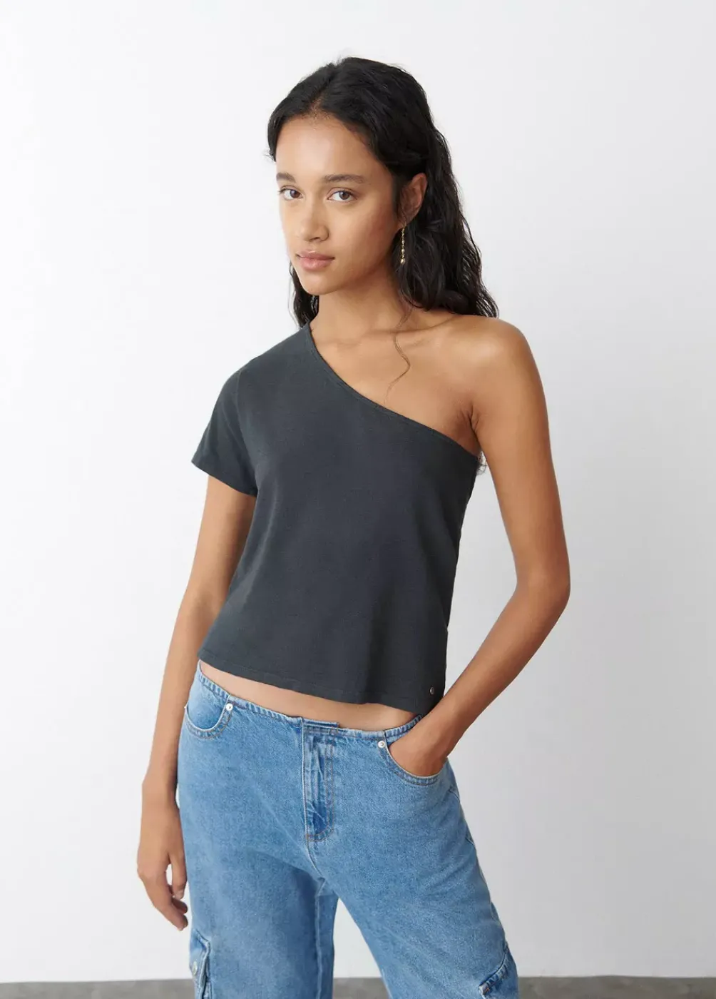 Camiseta Asimetrica Manga Corta Antracita-Brownie Spain Hot